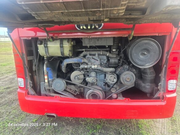 2009 Kia Granbird, красный, 5500000 рублей - вид 3