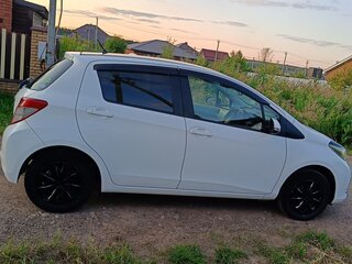 2012 Toyota Vitz III (XP130), белый, 720000 рублей, вид 1