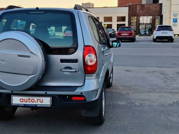 2015 Chevrolet Niva I Рестайлинг, серый, 795000 рублей - вид 5
