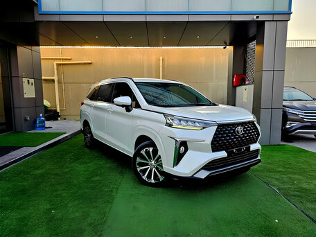 2025 Toyota Veloz, серебристый, 2500000 рублей, вид 1