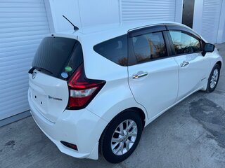 2017 Nissan Note e-Power II Рестайлинг, белый, 1500000 рублей, вид 5