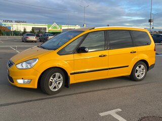 2013 Ford Galaxy II Рестайлинг, жёлтый, 800000 рублей, вид 2
