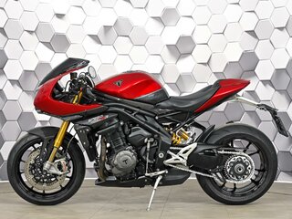 2023 Triumph Speed Triple, красный, 1327000 рублей, вид 4