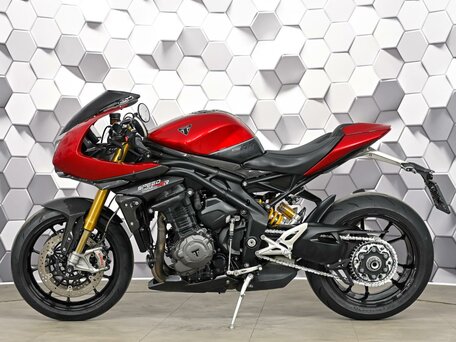 2023 Triumph Speed Triple, красный, 1327000 рублей, вид 4
