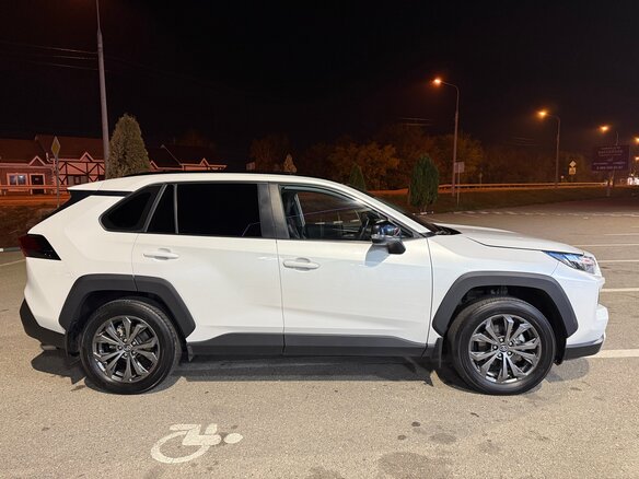 2024 Toyota RAV4 V (XA50), белый, 4800000 рублей - вид 10