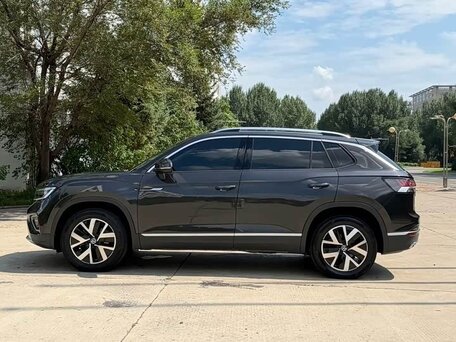 2022 Volkswagen Tayron I, серый, 2360000 рублей, вид 2