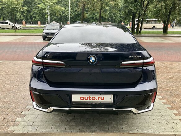 2022 BMW i7 xDrive60 I (G70), синий, 14900000 рублей - вид 3