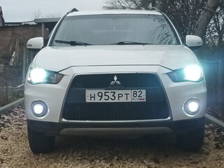 2011 Mitsubishi Outlander II Рестайлинг, белый, 999999 рублей, вид 3