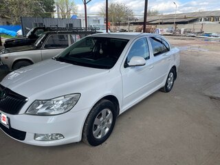 2012 Skoda Octavia II (A5) Рестайлинг, белый, 1250000 рублей, вид 1