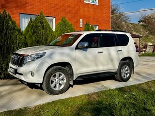 2013 Toyota Land Cruiser Prado 150 Series Рестайлинг 1, белый, 3150000 рублей, вид 1