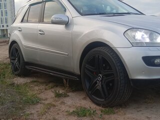 2005 Mercedes-Benz M-Класс 350 II (W164), серебристый, 700000 рублей, вид 4