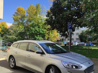 2019 Ford Focus IV, серебристый, 1650000 рублей, вид 3