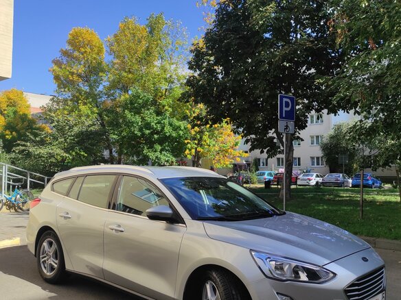 2019 Ford Focus IV, серебристый, 1650000 рублей - вид 2