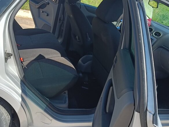 2010 Ford Focus II Рестайлинг, серебристый, 570000 рублей - вид 5