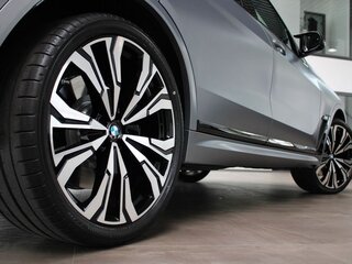 2025 BMW X7 M60i I (G07) Рестайлинг, серый, 23730000 рублей, вид 5