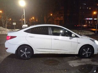 2015 Hyundai Solaris I Рестайлинг, белый, 680000 рублей, вид 4