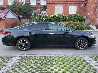 2022 Toyota Avalon V, чёрный, 3700000 рублей, вид 4
