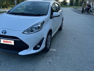 2017 Toyota Aqua I Рестайлинг 2, белый, 1000000 рублей, вид 1