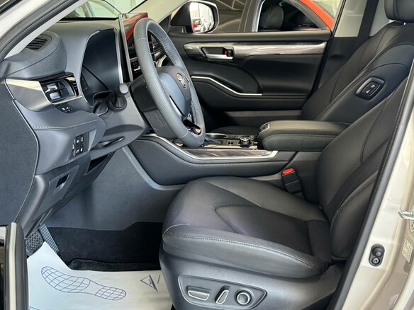 2026 Toyota Highlander IV (XU70), серебристый, 5090000 рублей - вид 11