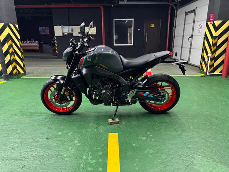 2021 Yamaha MT-09 (FZ-09), серый, 1150000 рублей, вид 2