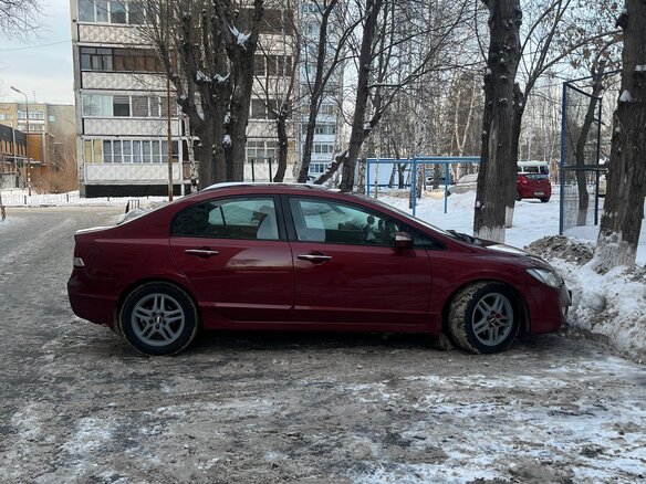 2008 Honda Civic VIII, красный, 730000 рублей - вид 3