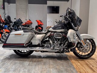 2019 Harley-Davidson CVO Street Glide, серый, 2700000 рублей, вид 3