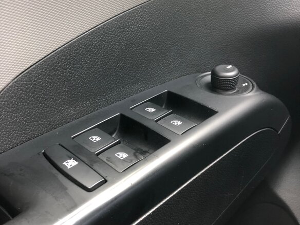 2015 Chevrolet Aveo II, серебристый - вид 13