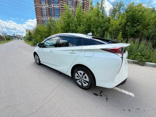 2016 Toyota Prius IV (XW50), белый, 1600000 рублей, вид 3