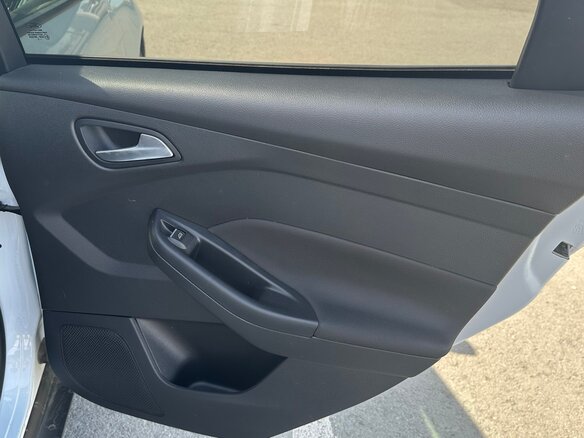 2018 Ford Focus III Рестайлинг, белый, 1500000 рублей - вид 13