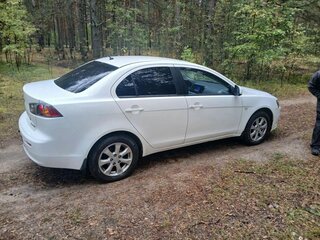 2011 Mitsubishi Lancer X Рестайлинг, белый, 640000 рублей, вид 3