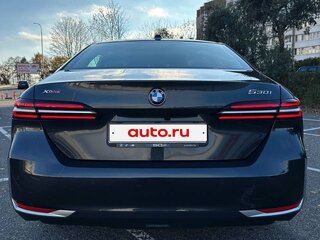 2023 BMW 5 серии 530i xDrive VIII (G60/G61/G68), чёрный, 5700000 рублей, вид 4