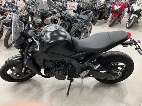 2021 Yamaha MT-09 (FZ-09), чёрный, 800000 рублей, вид 2