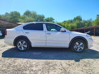 2010 Skoda Octavia II (A5) Рестайлинг, белый, 950000 рублей, вид 4