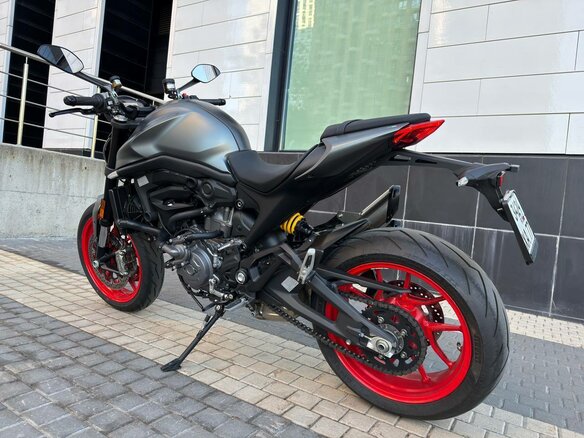 2024 Ducati Monster 937, серый, 1200000 рублей - вид 4