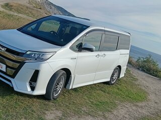 2019 Toyota Noah III (R80) Рестайлинг, белый, 2655000 рублей, вид 1
