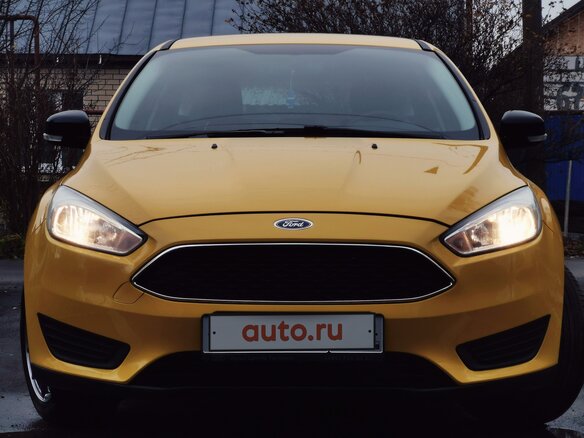 2017 Ford Focus III Рестайлинг, жёлтый, 990000 рублей - вид 2