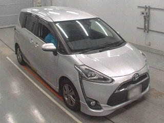 2016 Toyota Sienta II, серебристый, 950000 рублей, вид 2