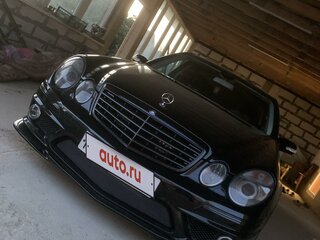 2004 Mercedes-Benz E-Класс 320 III (W211, S211), чёрный, 1800000 рублей, вид 2
