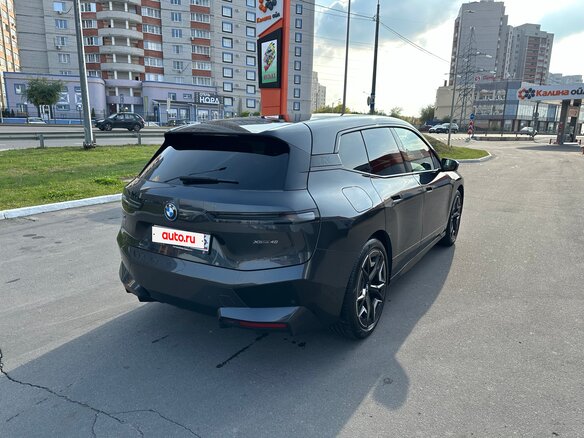 2021 BMW iX xDrive40 I (I20), серый, 7500000 рублей - вид 3