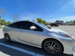 2017 Toyota Prius IV (XW50), серебристый, 1340000 рублей, вид 2