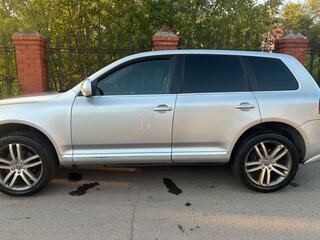 2003 Volkswagen Touareg I, серебристый, 1070000 рублей, вид 3