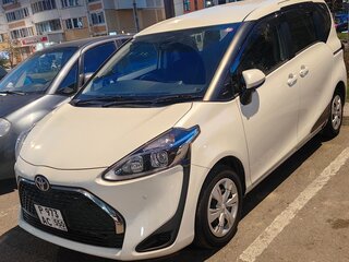 2020 Toyota Sienta II Рестайлинг, белый, 1700000 рублей, вид 1
