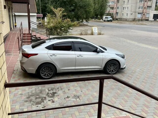 2017 Hyundai Solaris II, серебристый, 1181000 рублей, вид 5