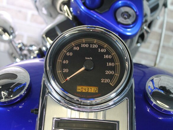 2008 Harley-Davidson Road King, синий, 907000 рублей - вид 8