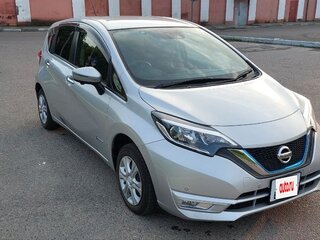 2018 Nissan Note e-Power II Рестайлинг, серебристый, 1250000 рублей, вид 1