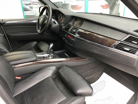 2013 BMW X5 50i II (E70) Рестайлинг, белый - вид 19
