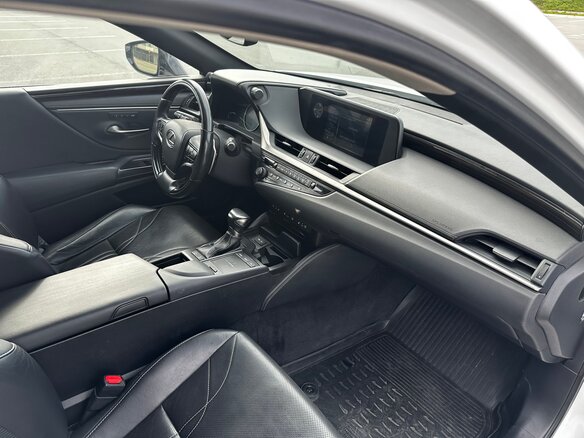 2018 Lexus ES 250 VII, белый, 4250000 рублей - вид 6