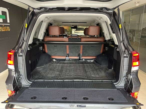 2016 Toyota Land Cruiser 200 Series Рестайлинг 2, серый, 5700000 рублей - вид 31