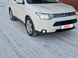 2013 Mitsubishi Outlander III, белый, 1450000 рублей, вид 1