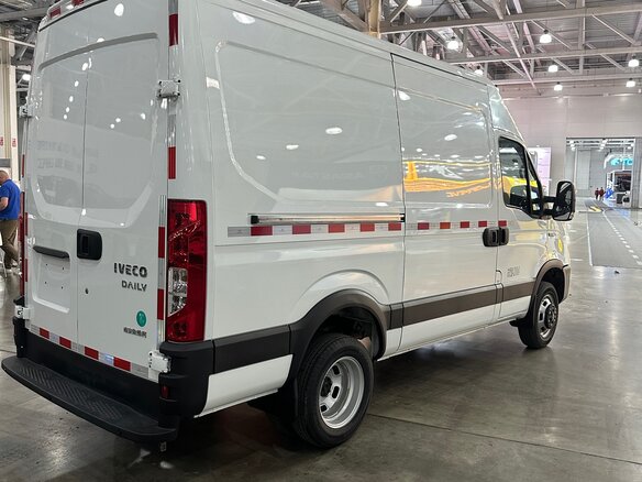 2024 Iveco Daily, белый, 4200000 рублей - вид 3